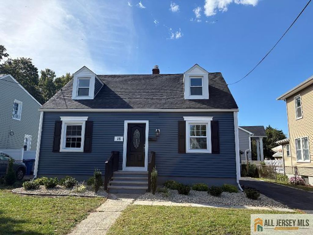 16 Oakwood Place, North Brunswick, NJ 08902