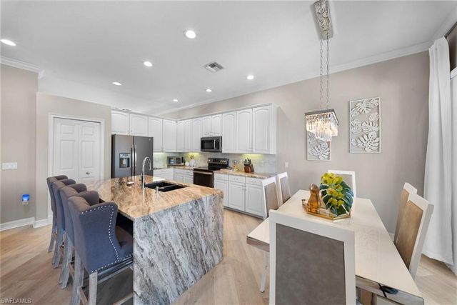 14321 Manchester DR, Naples, FL 34114