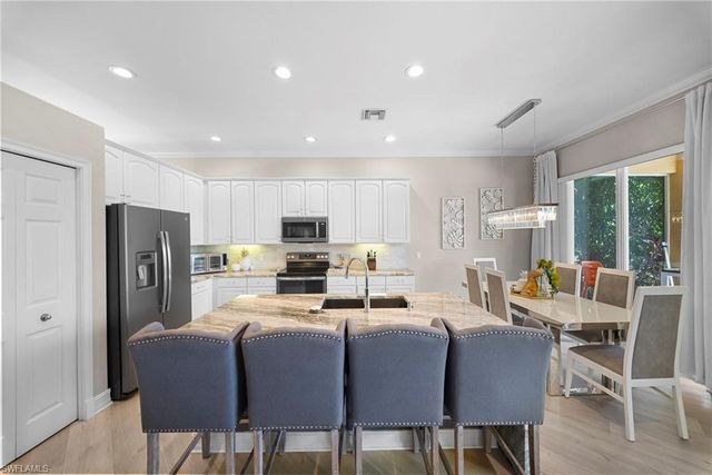 14321 Manchester DR, Naples, FL 34114