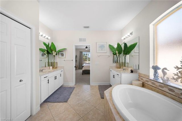 14321 Manchester DR, Naples, FL 34114