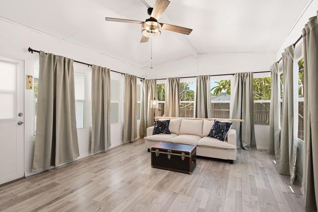 7201 5TH AVENUE N, St Petersburg, FL 33701