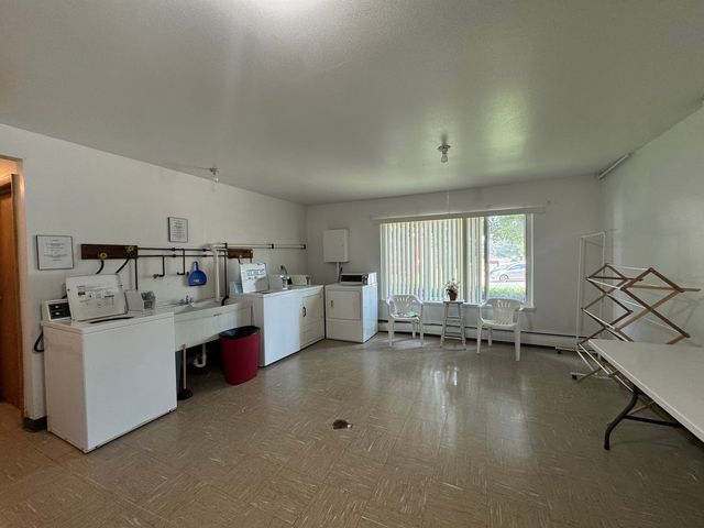 124 N Whistler Avenue B8, Freeport, IL 61032