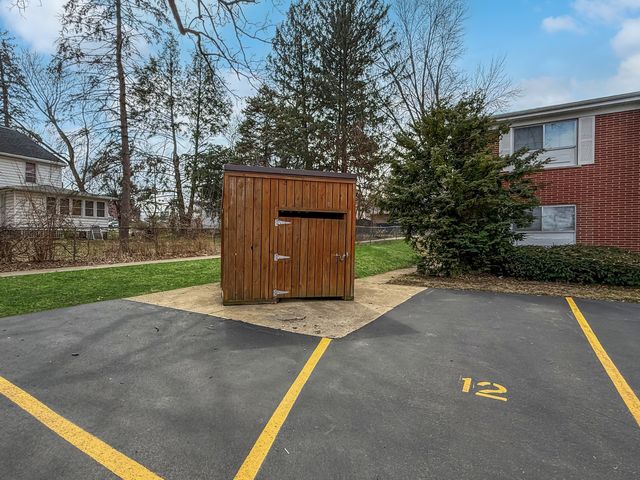 124 N Whistler Avenue B8, Freeport, IL 61032