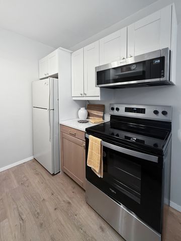 124 N Whistler Avenue B8, Freeport, IL 61032