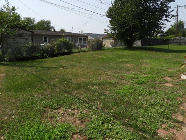 2503 LAUREL DR, Bristol, PA 19007