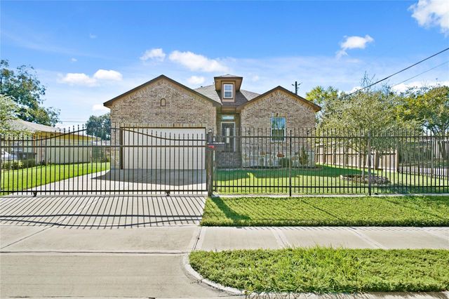 5602 Belmark Street, Houston, TX 77033