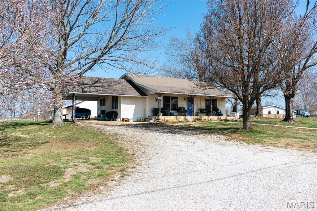 Image 1 of property listing at 18909 Highway 32, Licking, MO 65542