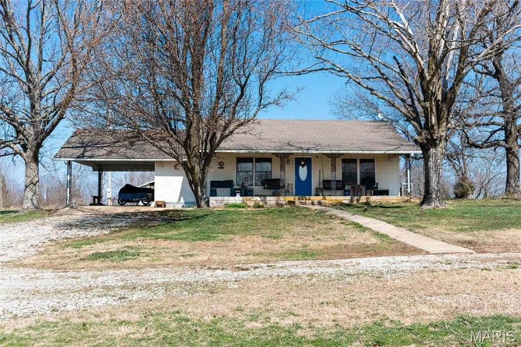 Image 2 of property listing at 18909 Highway 32, Licking, MO 65542