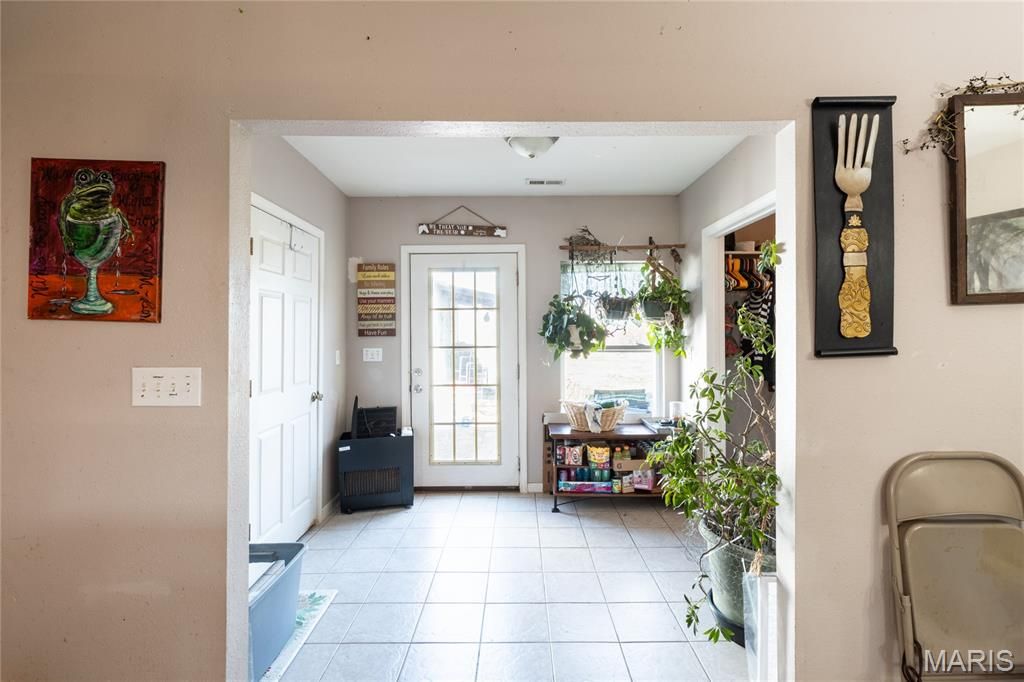 Image 12 of property listing at 18909 Highway 32, Licking, MO 65542