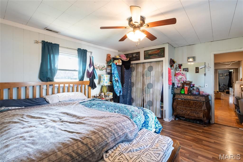Image 16 of property listing at 18909 Highway 32, Licking, MO 65542