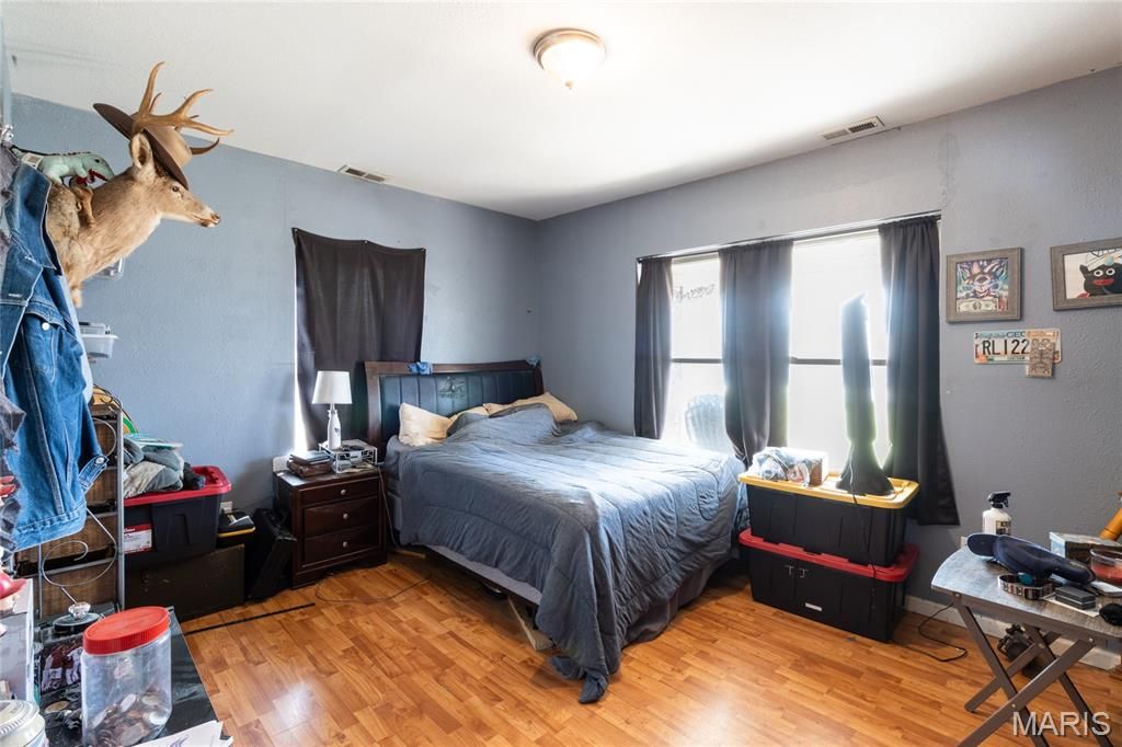 Image 19 of property listing at 18909 Highway 32, Licking, MO 65542