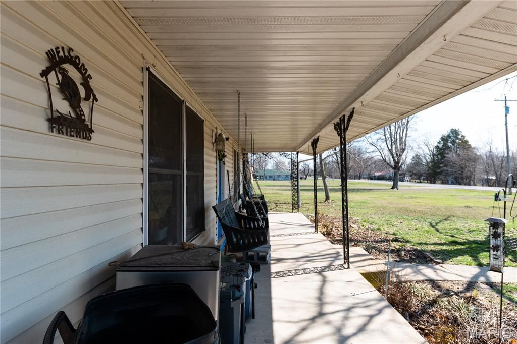 Image 3 of property listing at 18909 Highway 32, Licking, MO 65542