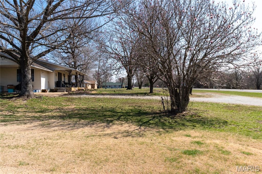 Image 24 of property listing at 18909 Highway 32, Licking, MO 65542