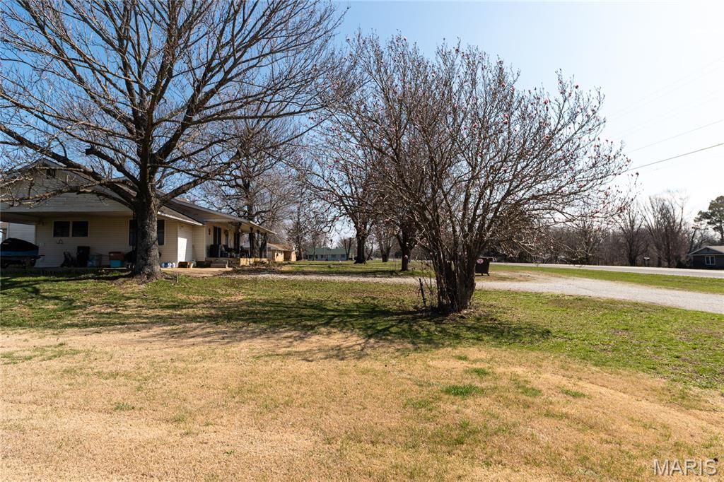 Image 25 of property listing at 18909 Highway 32, Licking, MO 65542