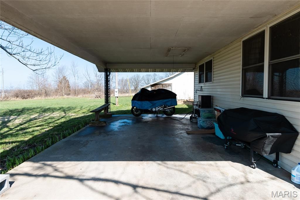 Image 27 of property listing at 18909 Highway 32, Licking, MO 65542