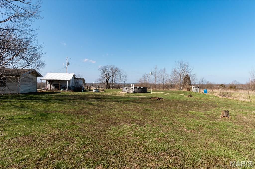 Image 29 of property listing at 18909 Highway 32, Licking, MO 65542