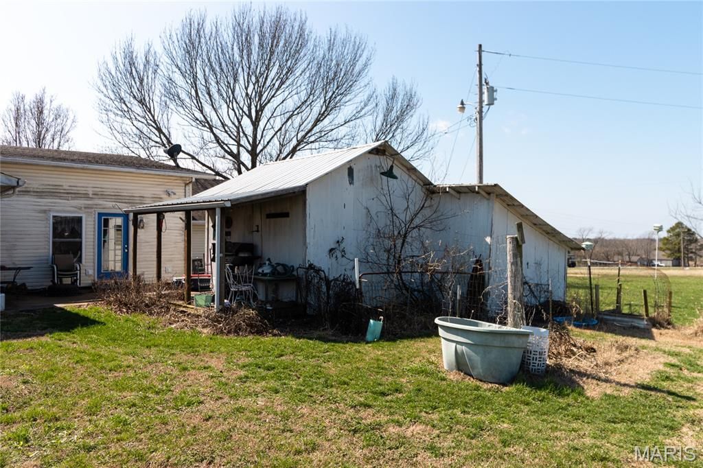 Image 30 of property listing at 18909 Highway 32, Licking, MO 65542