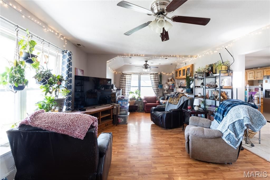 Image 4 of property listing at 18909 Highway 32, Licking, MO 65542