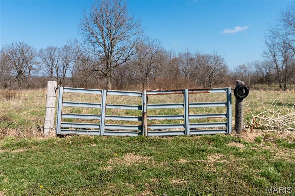 Image 32 of property listing at 18909 Highway 32, Licking, MO 65542