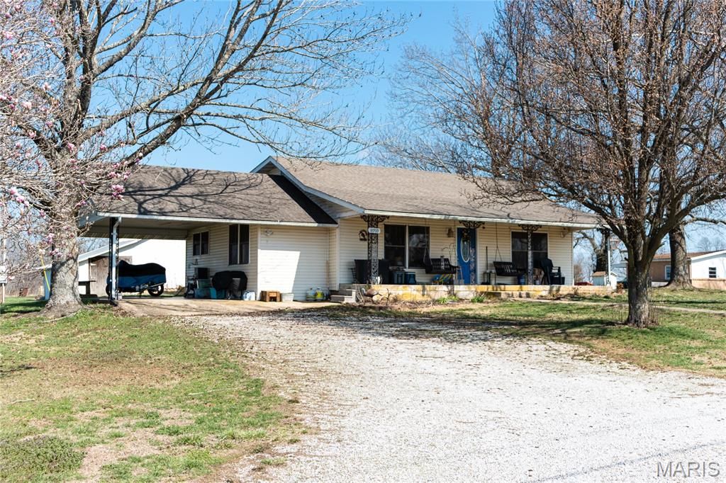 Image 35 of property listing at 18909 Highway 32, Licking, MO 65542