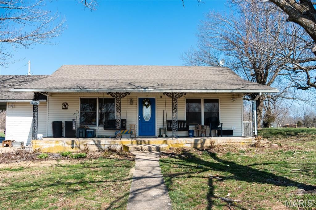 Image 39 of property listing at 18909 Highway 32, Licking, MO 65542
