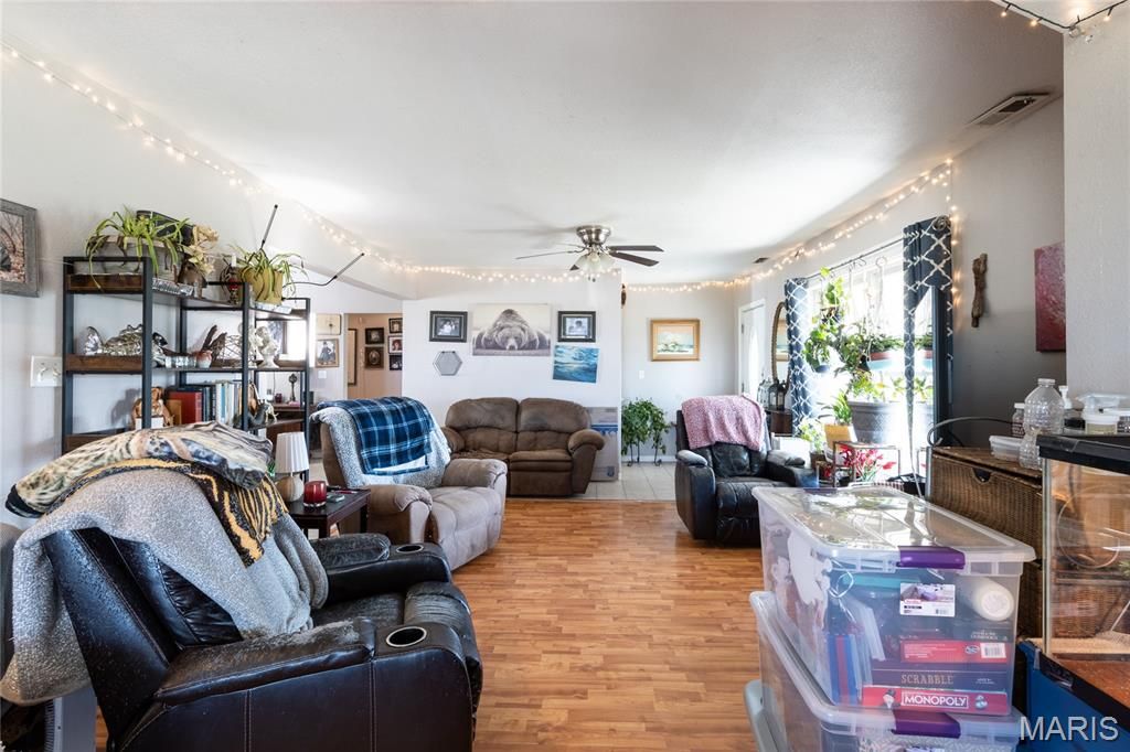 Image 5 of property listing at 18909 Highway 32, Licking, MO 65542