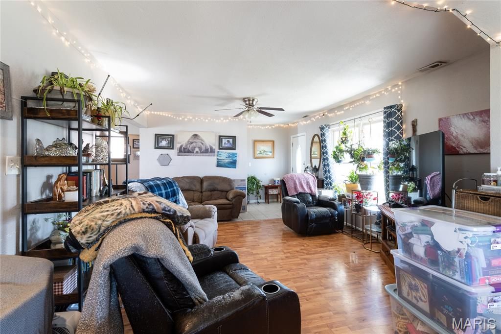 Image 6 of property listing at 18909 Highway 32, Licking, MO 65542