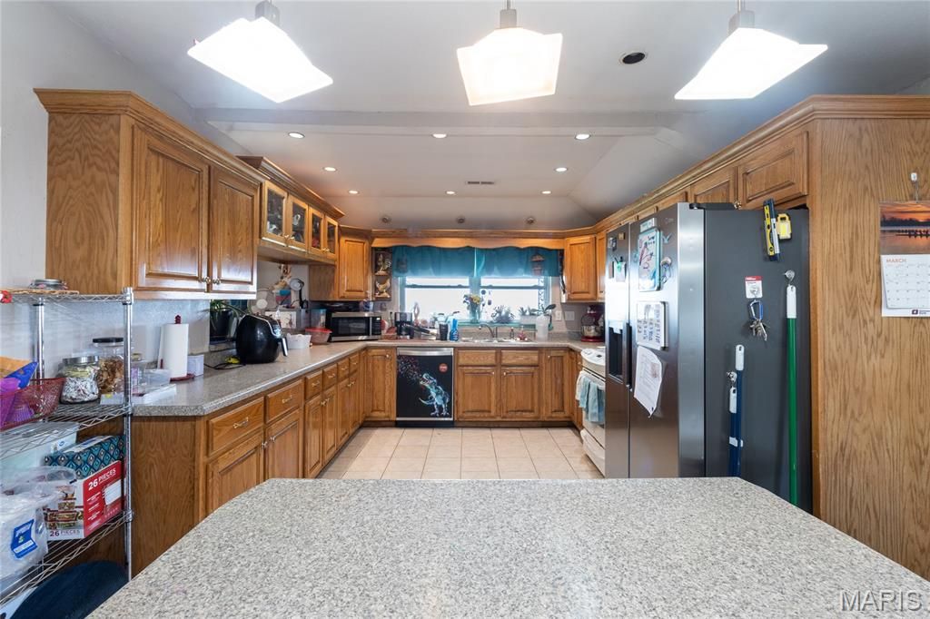 Image 7 of property listing at 18909 Highway 32, Licking, MO 65542