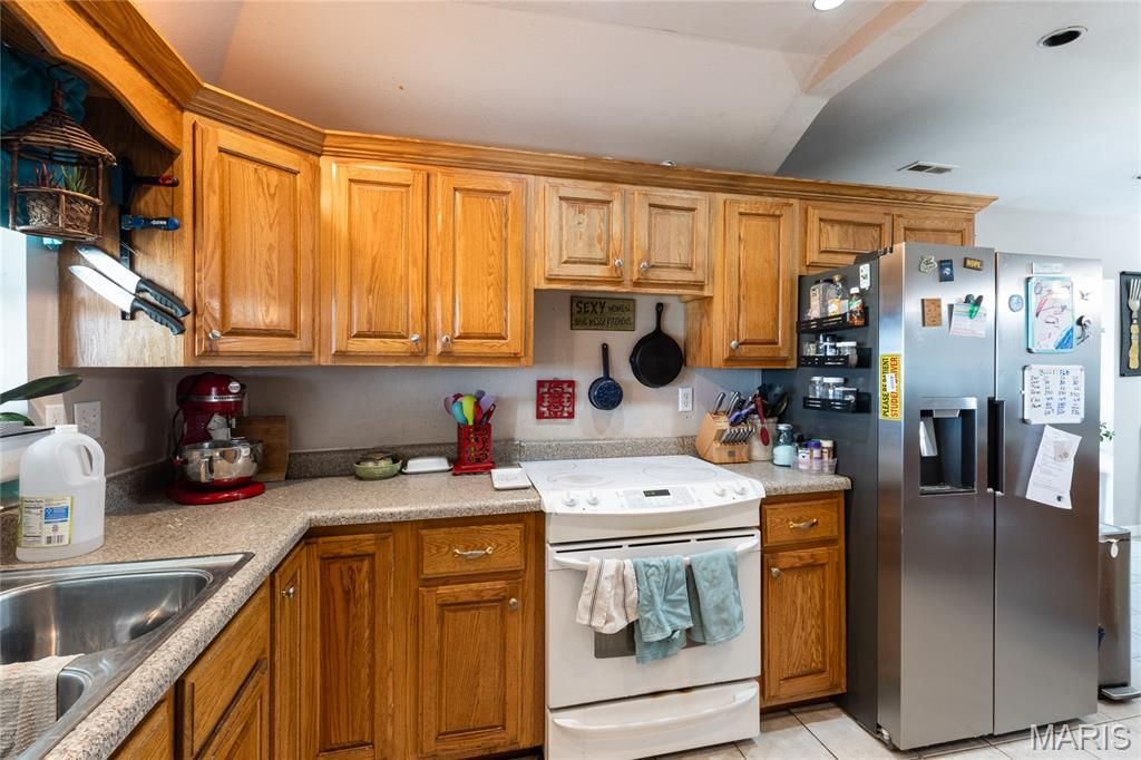 Image 9 of property listing at 18909 Highway 32, Licking, MO 65542