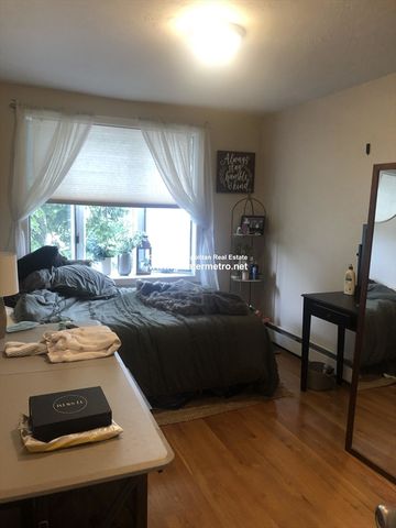 4 O 2, Boston, MA 02127