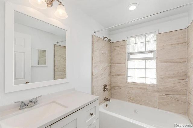 139 Draper Avenue 1, Waterford, MI 48328