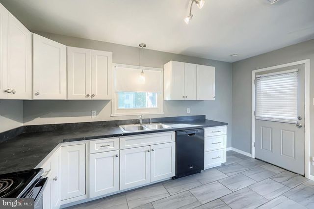 2435 DUNBAR RD, York, PA 17408