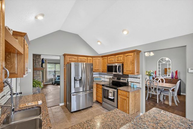 3291 N Eakins Avenue, Springfield, MO 65803