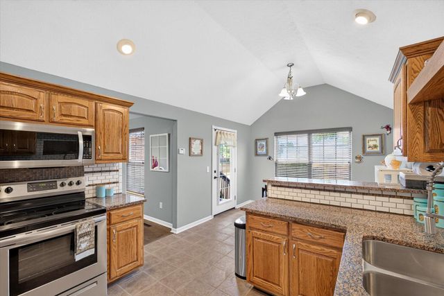3291 N Eakins Avenue, Springfield, MO 65803