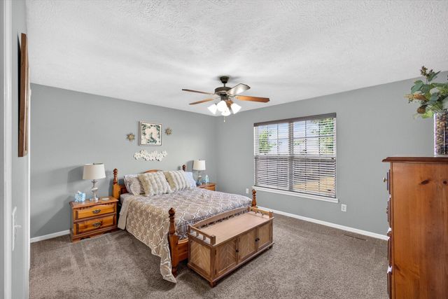 3291 N Eakins Avenue, Springfield, MO 65803