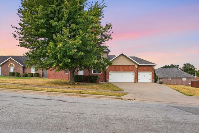 3291 N Eakins Avenue, Springfield, MO 65803