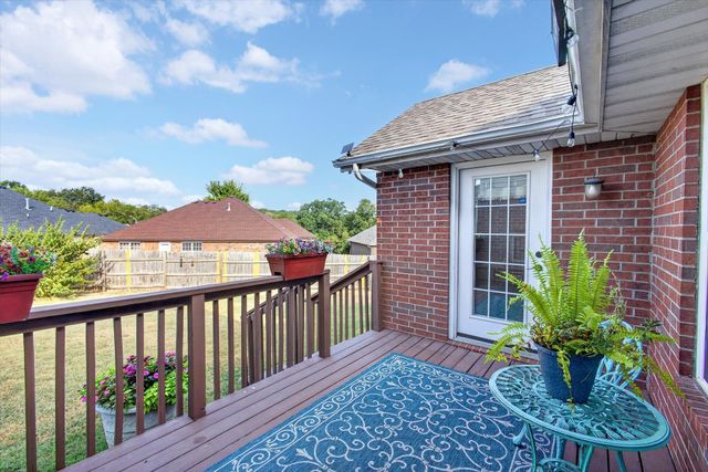 3291 N Eakins Avenue, Springfield, MO 65803