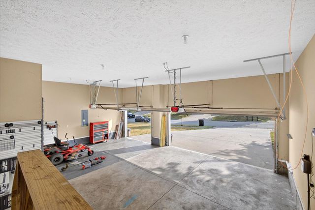 3291 N Eakins Avenue, Springfield, MO 65803
