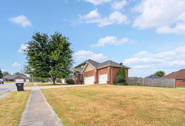3291 N Eakins Avenue, Springfield, MO 65803