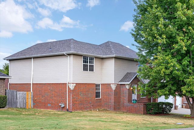 3291 N Eakins Avenue, Springfield, MO 65803