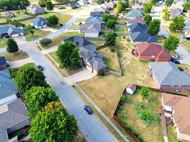 3291 N Eakins Avenue, Springfield, MO 65803