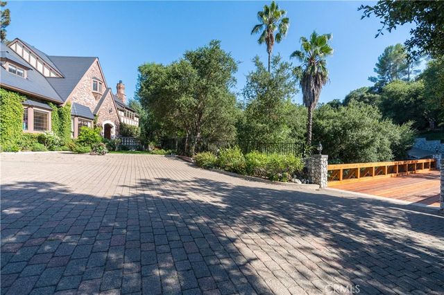 375 Berkshire Avenue, La Canada Flintridge, CA 91011