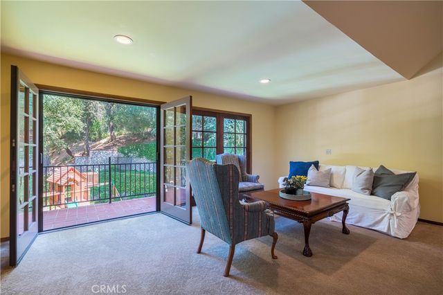 375 Berkshire Avenue, La Canada Flintridge, CA 91011