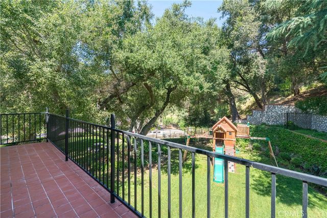 375 Berkshire Avenue, La Canada Flintridge, CA 91011