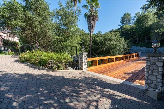 375 Berkshire Avenue, La Canada Flintridge, CA 91011