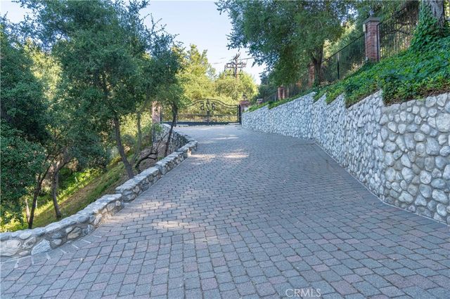 375 Berkshire Avenue, La Canada Flintridge, CA 91011
