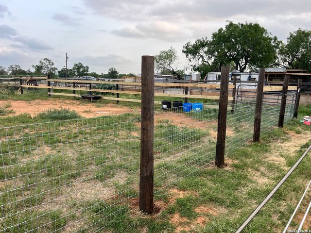 3285 Pittman Rd, St Hedwig, TX 78152