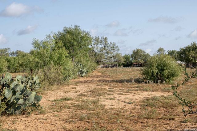3285 Pittman Rd, St Hedwig, TX 78152