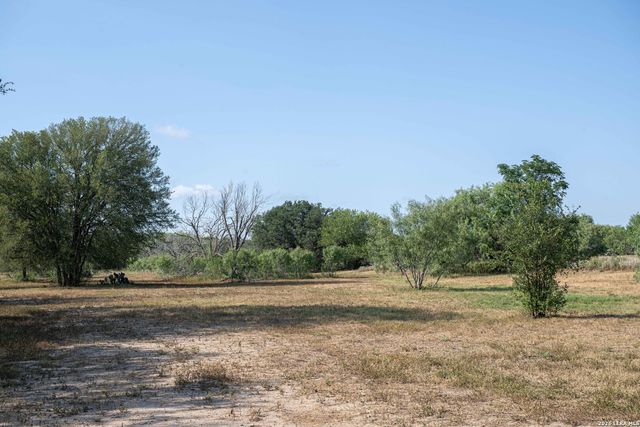 3285 Pittman Rd, St Hedwig, TX 78152