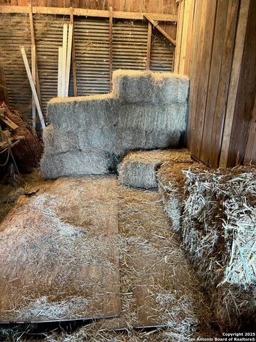 3285 Pittman Rd, St Hedwig, TX 78152